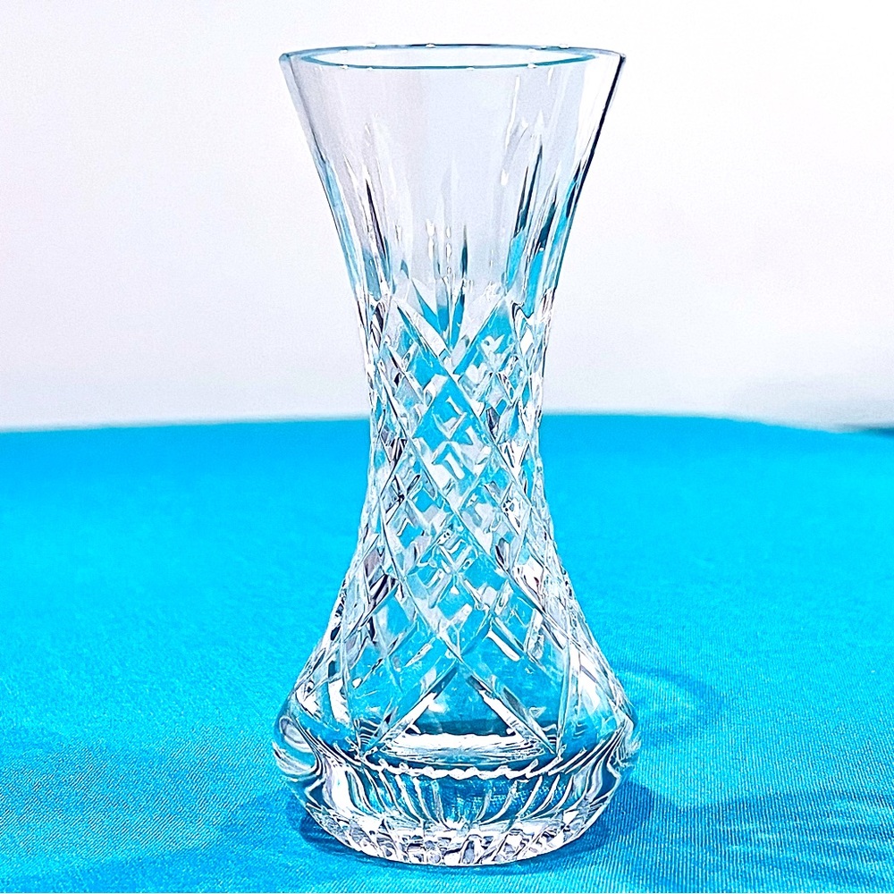 Stuart crystal Shaftesbury daffodil vase